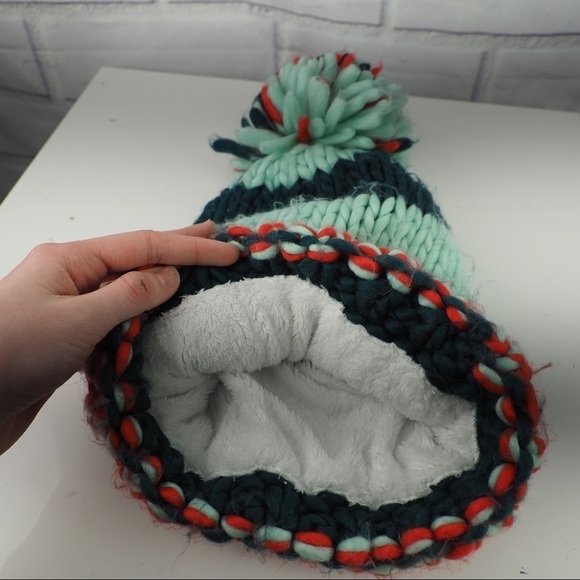 M brand crochet lined striped beanie with Pom Pom - Picture 6 of 10